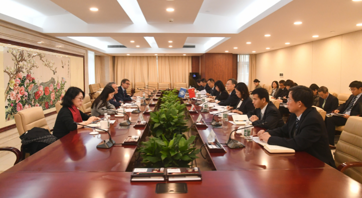 杨胜会见世界卫生组织监管和预认证司司长罗...